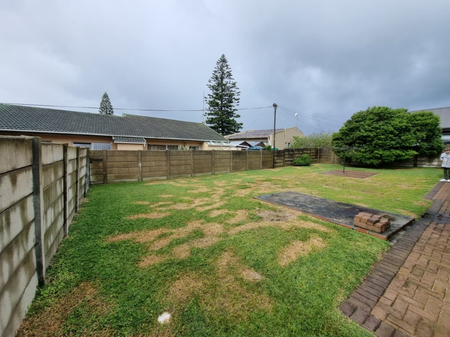 To Let 3 Bedroom Property for Rent in Aston Bay Eastern Cape